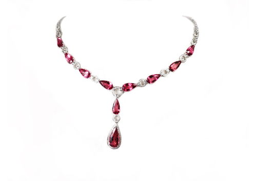 久期终至 第二届钱江杯珠宝首饰及玉雕设计作品展在杭州国际珠宝城开幕